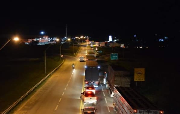 BR-116 no Sudoeste baiano é liberada mais de 48 h após acidente; engarrafamento chegou a 74 km
