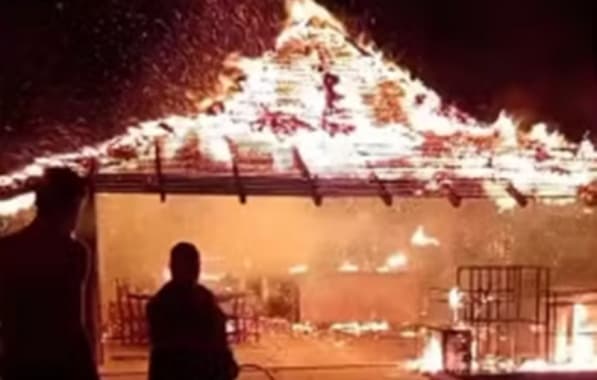 Imóvel no Centro de cidade do Extremo Sul baiano pega fogo