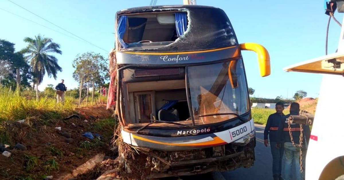 Sobe para 9 número de mortos em acidente com ônibus no Extremo Sul da Bahia