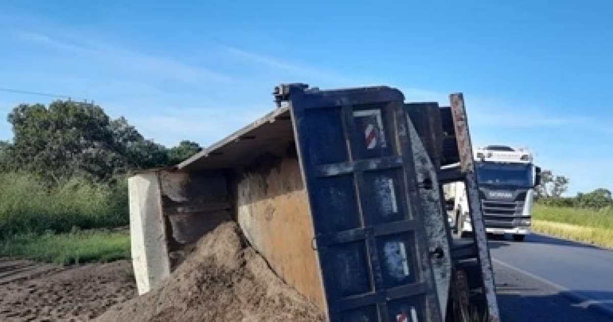 Motorista de caminhão morre ao ficar preso às ferragens no Extremo Oeste baiano