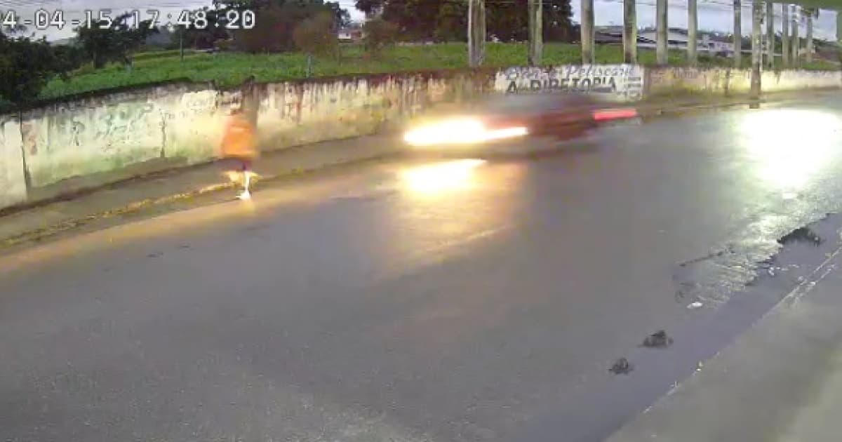 VÍDEO: Idoso é atropelado por carro quando fazia caminhada na Bahia