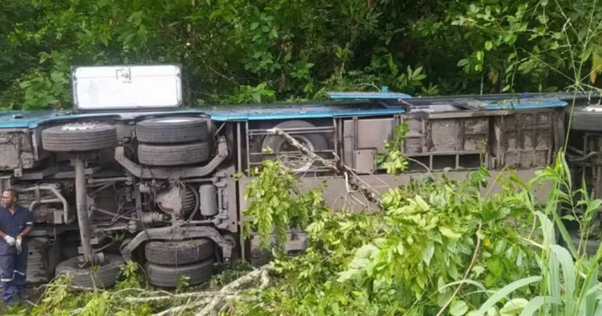 Acidente com ônibus no Sul baiano deixa 13 pessoas feridas 