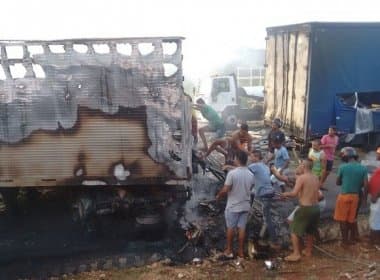 Manoel Vitorino: Carga é saqueada após caminhões pegarem fogo na BR-116