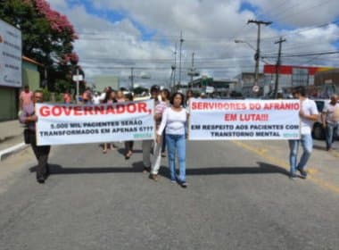 Conquista: Manifestantes protestam contra suspensão de atendimento em hospital