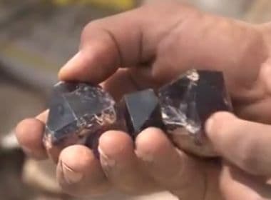 Sento Sé: Descoberta de pedras preciosas atrai milhares e muda economia de cidade