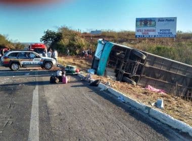 Acidente com ônibus clandestino deixa dez mortos; veículo seguia para Euclides da Cunha