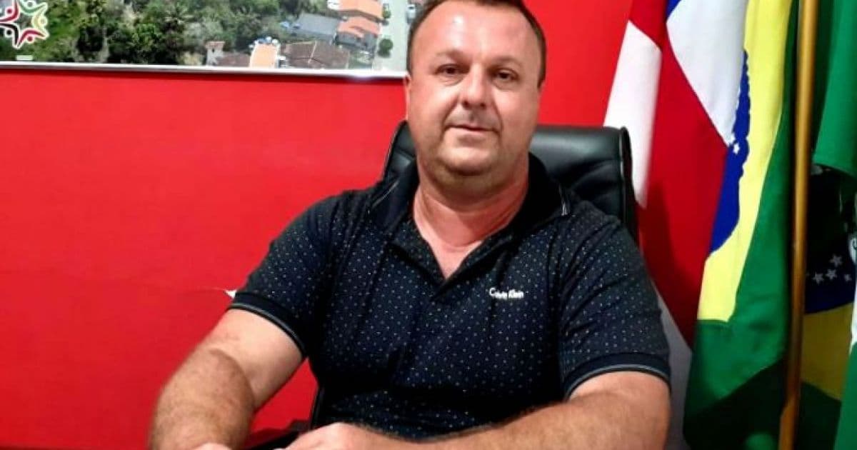 Prefeito de Dom Macedo Costa é punido pelo TCM após contratação irregular de pessoal 