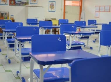 Itapetinga: Ex-prefeito é multado por qualidade ruim de cadeiras escolares