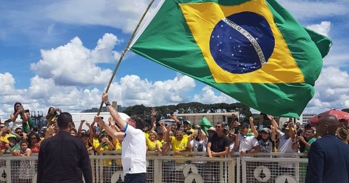 Participação de Bolsonaro em ato pró-governo expõe irresponsabilidade presidencial