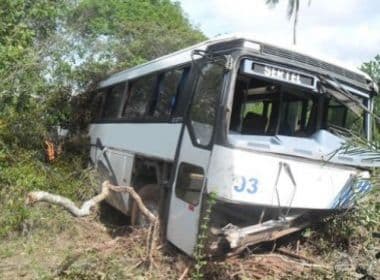Araçás: 35 trabalhadores da Sertel ficam feridos em acidente de ônibus na BA-504