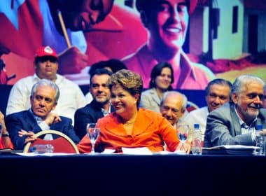 PT 10 anos: Dilma volta a defender mudança ‘urgente’ no sistema político do país 