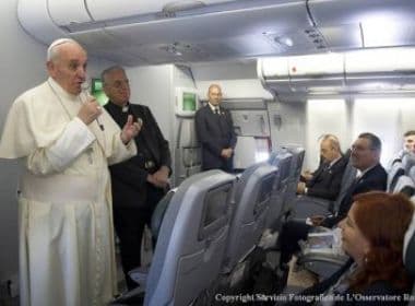 Gays não devem ser julgados ou marginalizados, diz papa Francisco