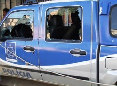 Quadrilha armada explode banco com dinamites e dispara em prédios e veículos em Barra