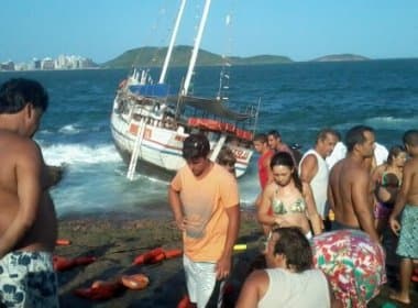 ES: Polícia investiga acidente com escuna que deixou 20 turistas feridos em Guarapari