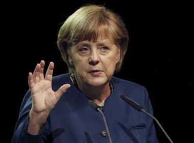 Merkel sofre lesão pélvica em queda de esqui e cancelará compromissos oficiais
