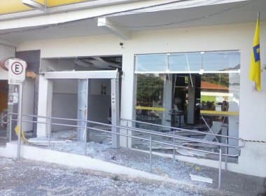 Quadrilha explode caixas eletrônicos de banco em Araci