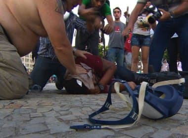 Cinegrafista atingido por explosivo em protesto não apresenta melhora