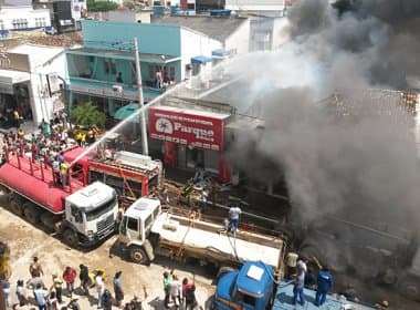 Alagoinhas: Incêndio atinge cinco lojas no centro da cidade