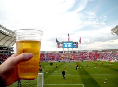 CCJ da Assembleia veta artigo e libera bebidas com até 43% de teor alcoólico nos estádios