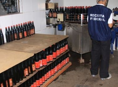 Operação da Receita Federal apreende mais de 200 mil bebidas de produção irregular