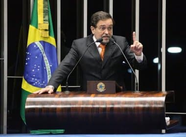 Senador Pinheiro trabalha pelo fim da greve da PM