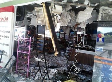 Explosão de caixa eletrônico deixa loja destruída em Catu