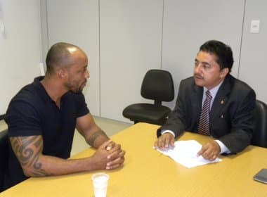 Jornalista e ex-BBB, Lucival França é convidado por Roberto Carlos para se filiar ao PDT