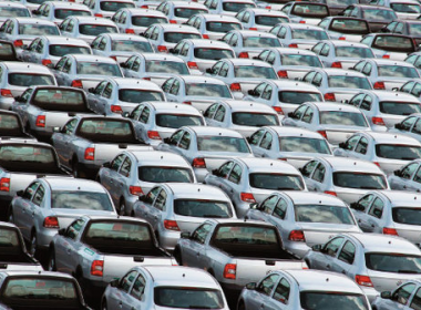 Venda de carros cai 7,4% no acumulado e tem pior desempenho desde 2002