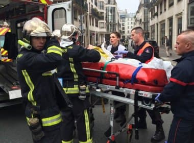 Aos menos 12 morrem em tiroteio em sede de revista em Paris 