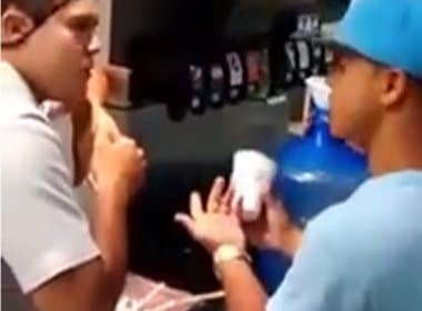 Adolescentes tentam encher galão de 20 litros com refrigerante no Burger King