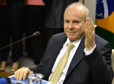 Mantega renuncia à presidência do conselho de administração da Petrobras; Coutinho assume