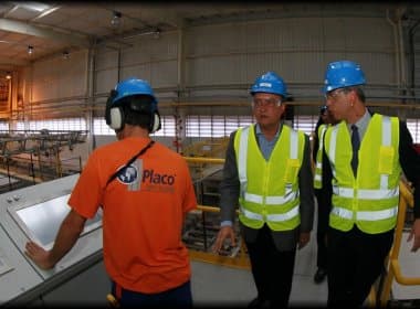 Governador visita fábrica em Feira de Santana e sugere parceria em programa educacional