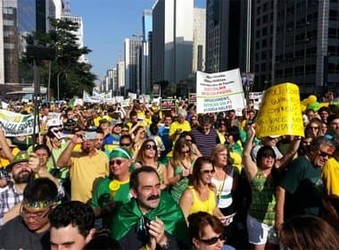 Avenida Paulista é palco de manifestação contra governo Dilma neste domingo em São Paulo