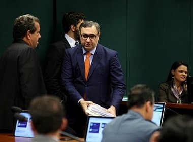 Defesa de Cunha afirma que ‘denúncia não prova nada’ e nega contas no exterior