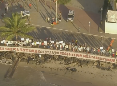 Estudantes protestam em Itaparica contra aumento de tarifas da lancha e do ferry
