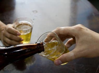 Deputado quer proibir transporte de pessoas alcoolizadas no banco do carona