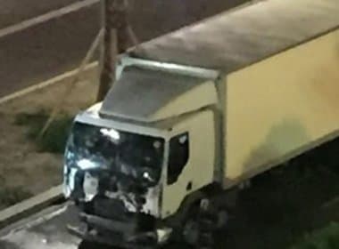 Caminhão avança sobre multidão e mata dezenas de pessoas no sul da França