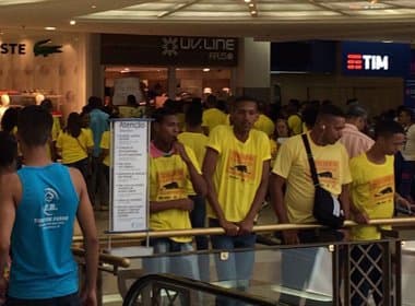 Sindicato dos Comerciários faz protesto e fecha lojas no Shopping da Bahia