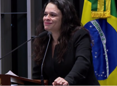 Janaína Paschoal chora por causar &#039;sofrimento&#039; a Dilma e cita Deus ao falar de conluio