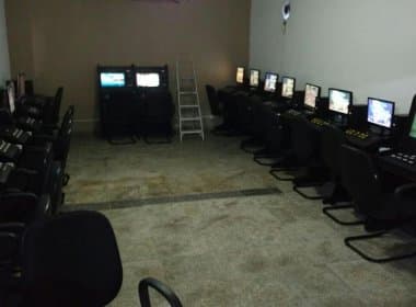 Operação apreende 133 máquinas caça-níqueis em casa de jogos clandestina na Pituba