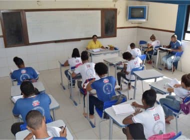 Professores brasileiros recebem menos da metade dos salários pagos por países da OCDE