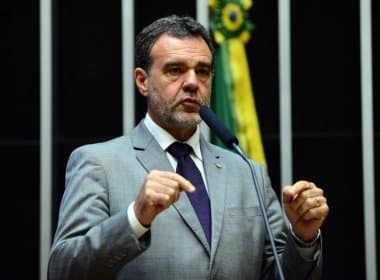 Líder do PCdoB denuncia ameaças do governo a deputados para aprovação de PEC do Teto