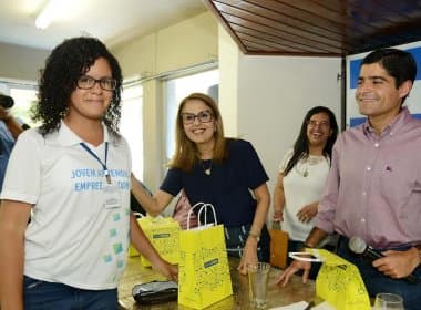 Prefeitura entrega óculos de grau a 187 jovens carentes