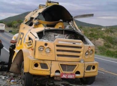 Grupo explode carro-forte na BR-116, perto da cidade de Boa Nova