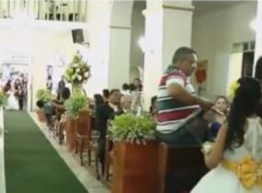Homem invade casamento e atira contra convidados dentro da igreja; veja vídeo