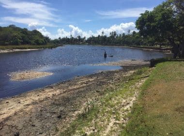 Construção de condomínios agrava seca em lagoa na Praia do Forte