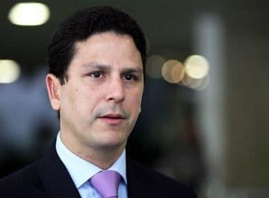 Ministro das Cidades, Bruno Araújo, do PSDB, avisa a deputados que vai entregar cargo