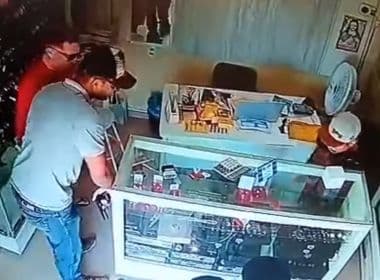 Irecê: dono de joalheria é baleado durante assalto a estabelecimento; veja vídeo