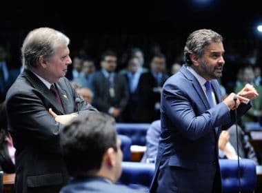 Aécio afasta Tasso da presidência interina do PSDB e indica aliado
