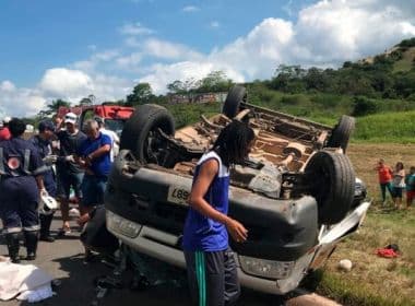 Sete ficam feridos após van capotar na BR-324 em São Sebastião do Passé